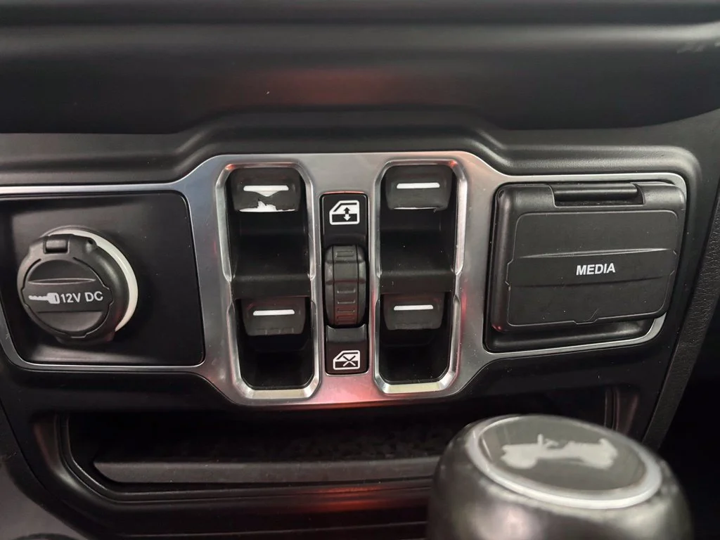 Used 2021 Green Jeep Unlimited Sahara image 30