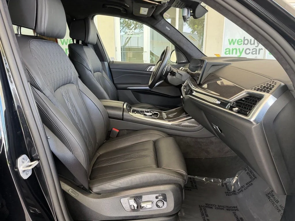 Used 2026 Black BMW M60i image 22