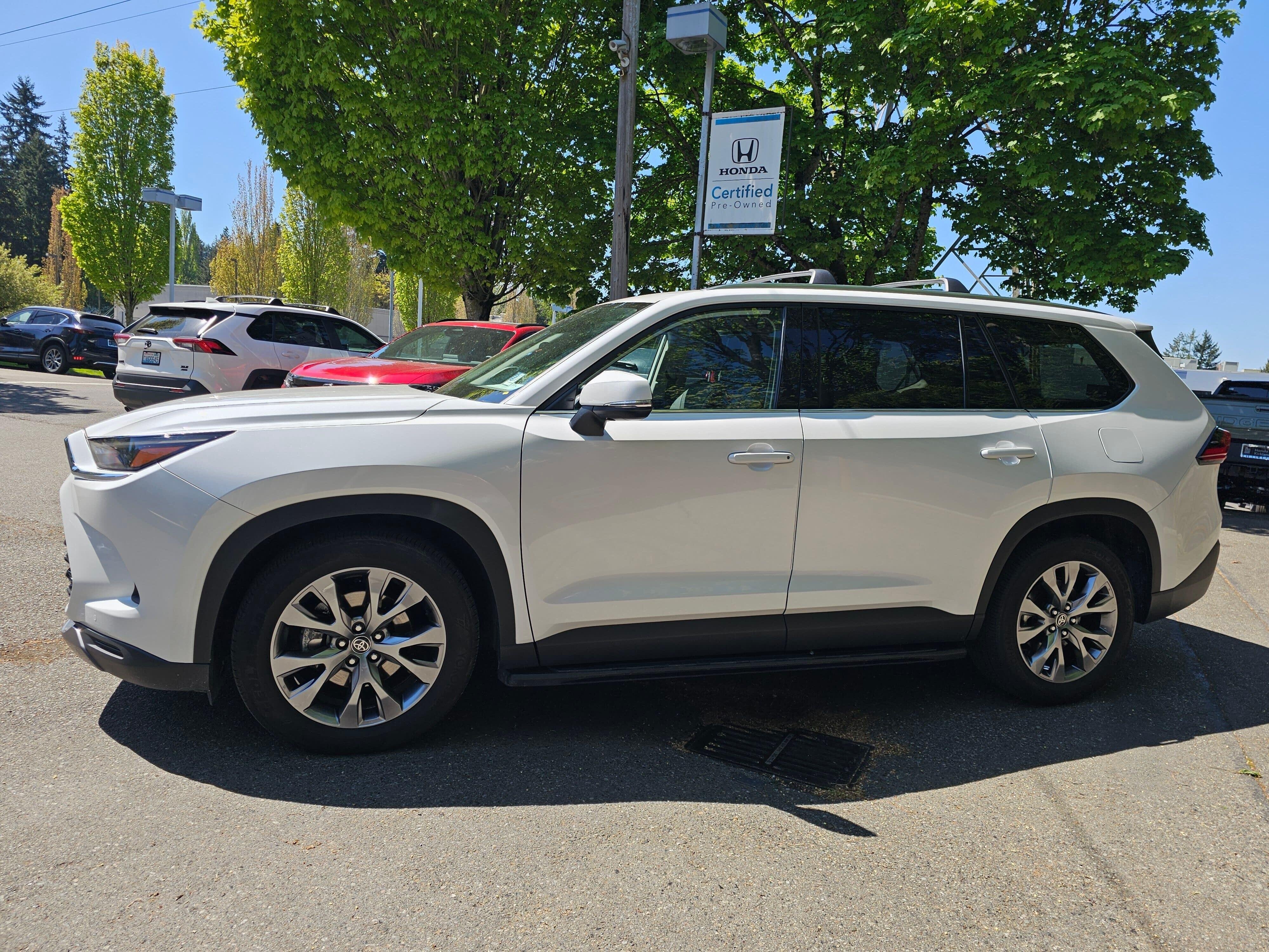 Used 2024 Wind Chill Pearl Toyota Limited image 4