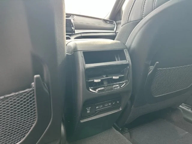 New 2026 Bright White Clear-Coat Exterior Paint Jeep Limited image 24