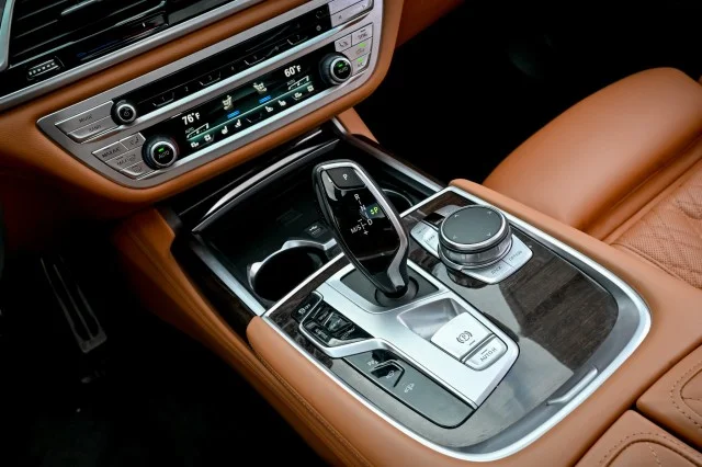 Used 2022 WHITE BMW 750i xDrive image 38