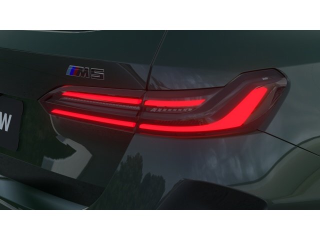 New 2027 Aurora Diamond Green II Metallic BMW M5 image 8