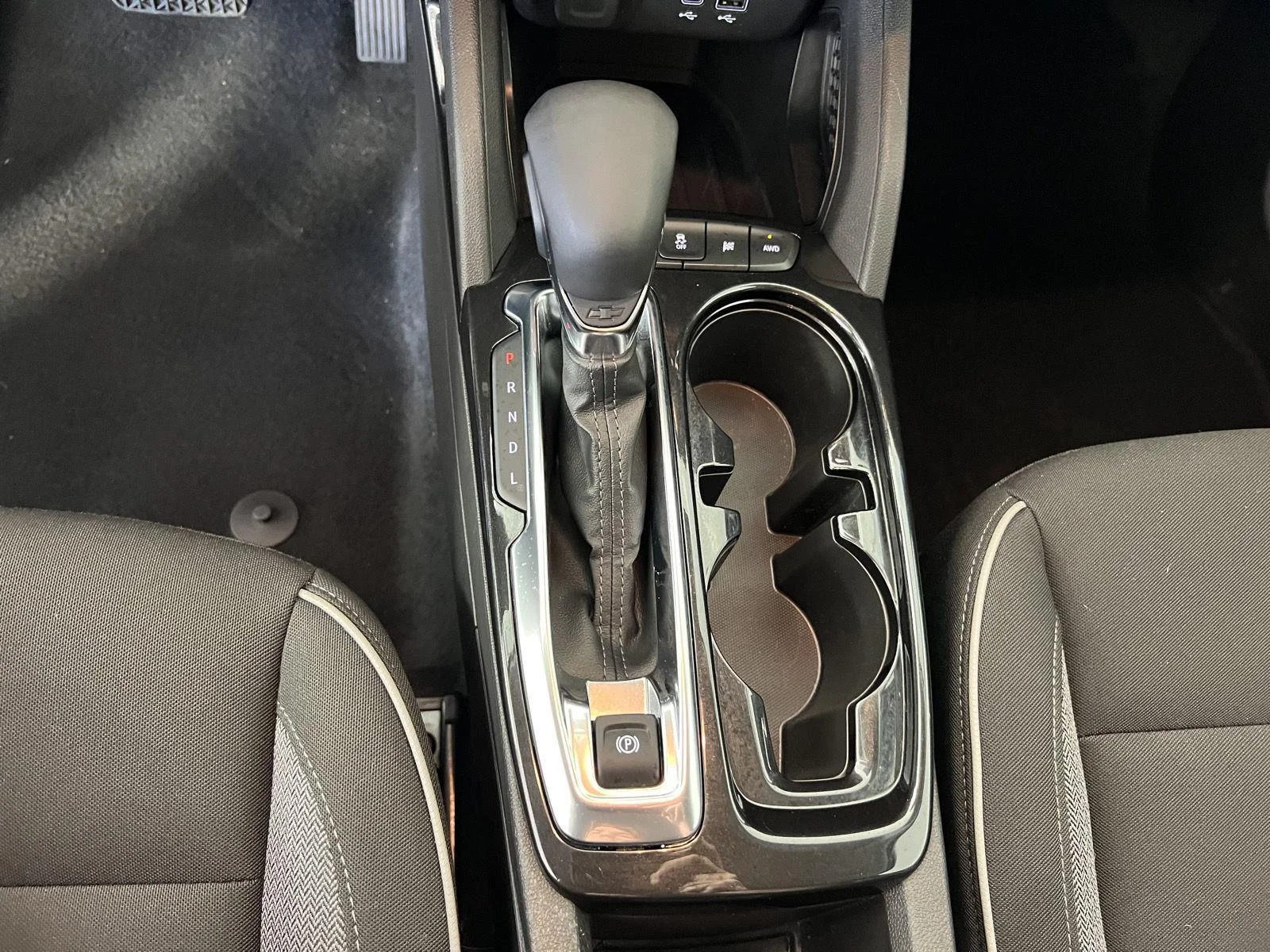 Used 2024 Fountain Blue Chevrolet LT image 16