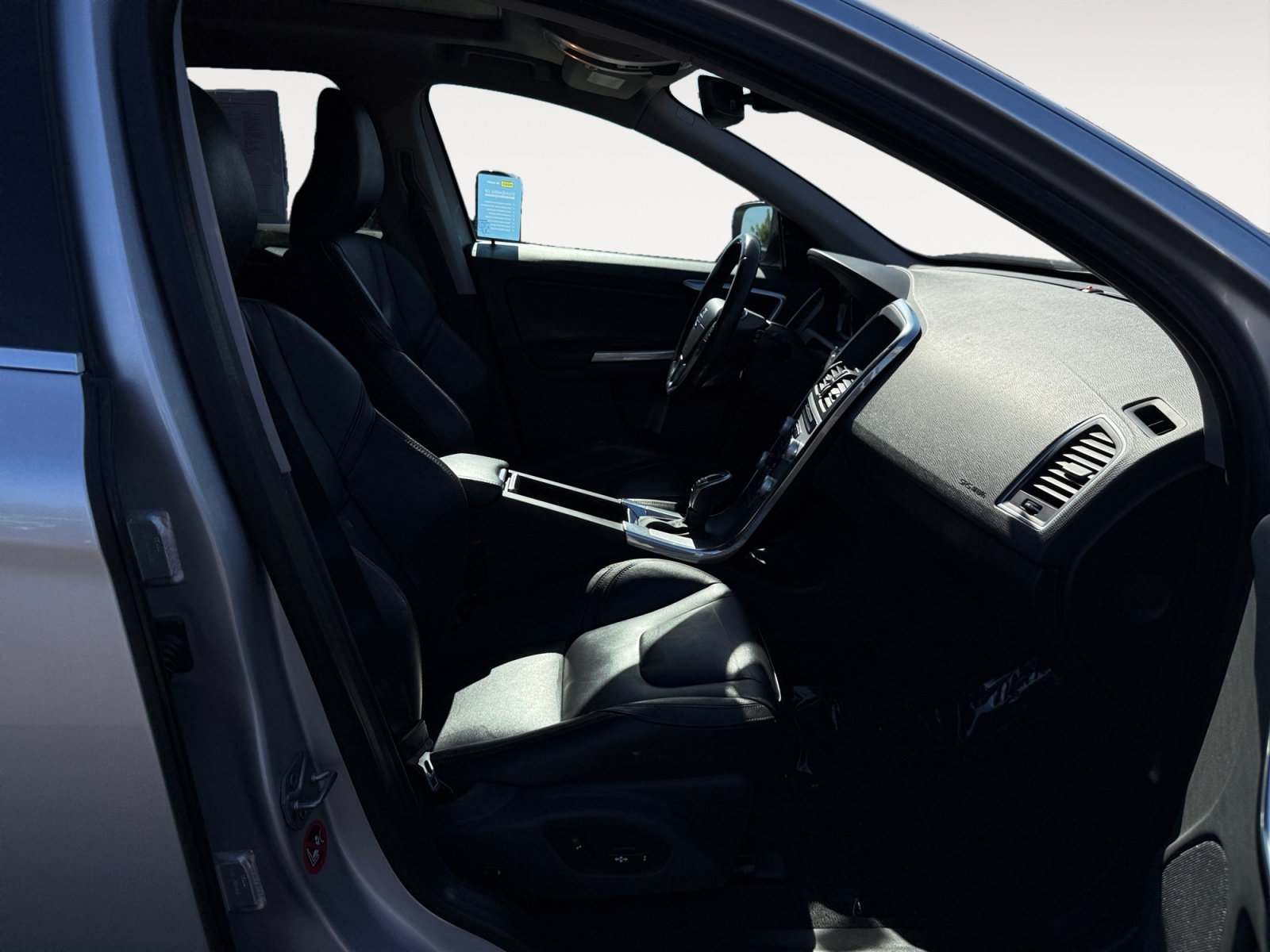 Used 2017 Bright Silver Metallic Volvo T6 Dynamic image 19