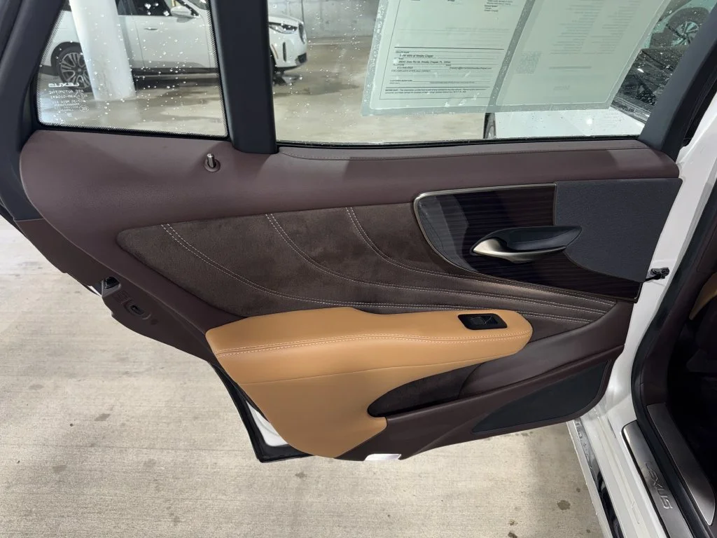 Used 2019 White Lexus 500 Base image 16