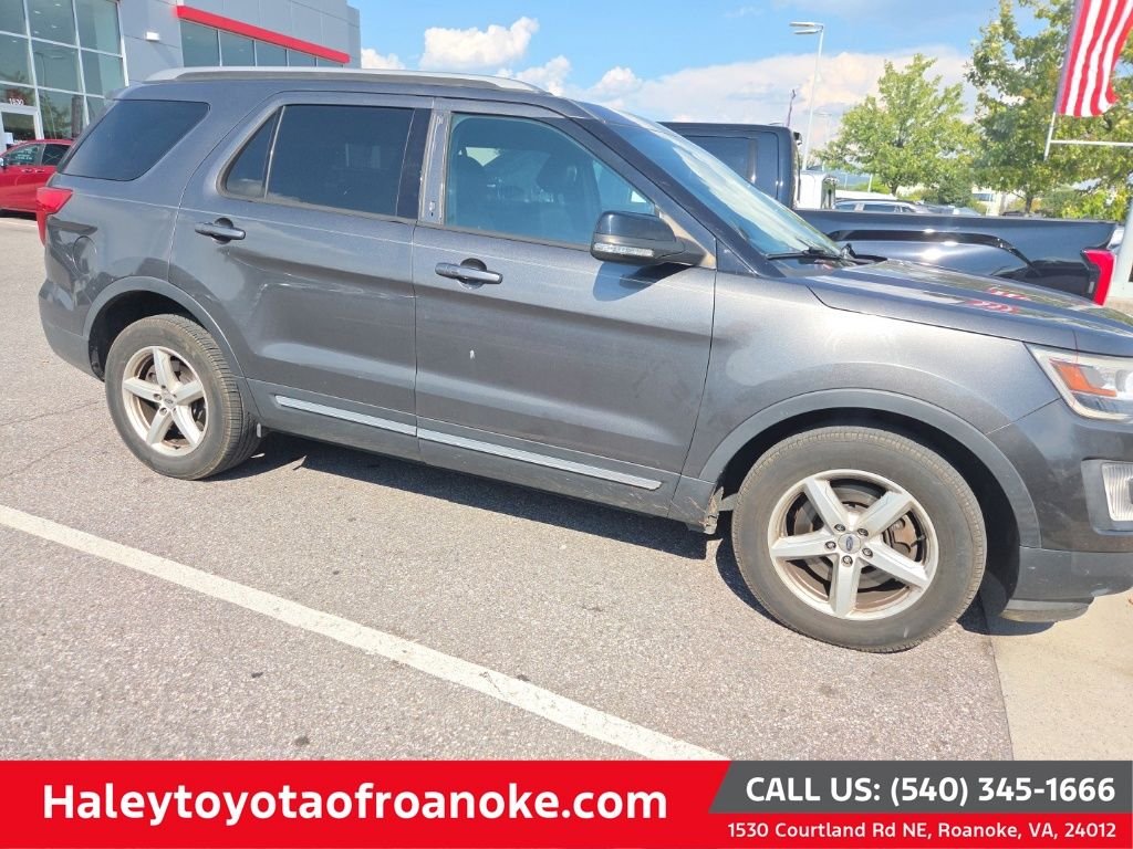 Used 2017 Gray Ford XLT image 1