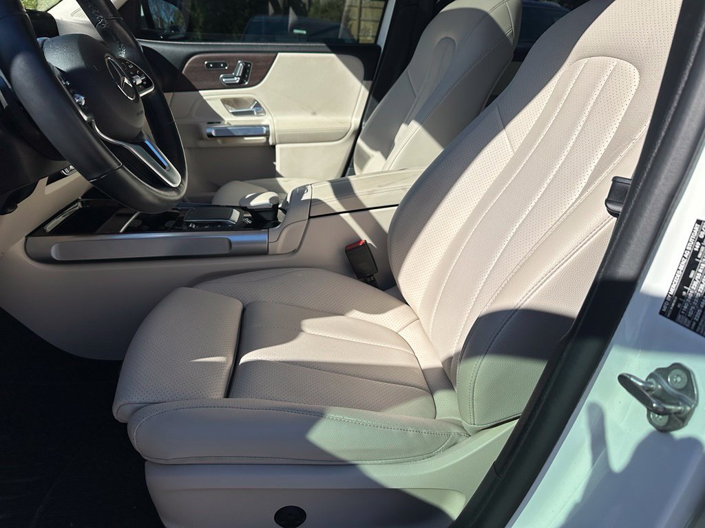 Used 2022 White Mercedes-Benz GLB 250 image 12