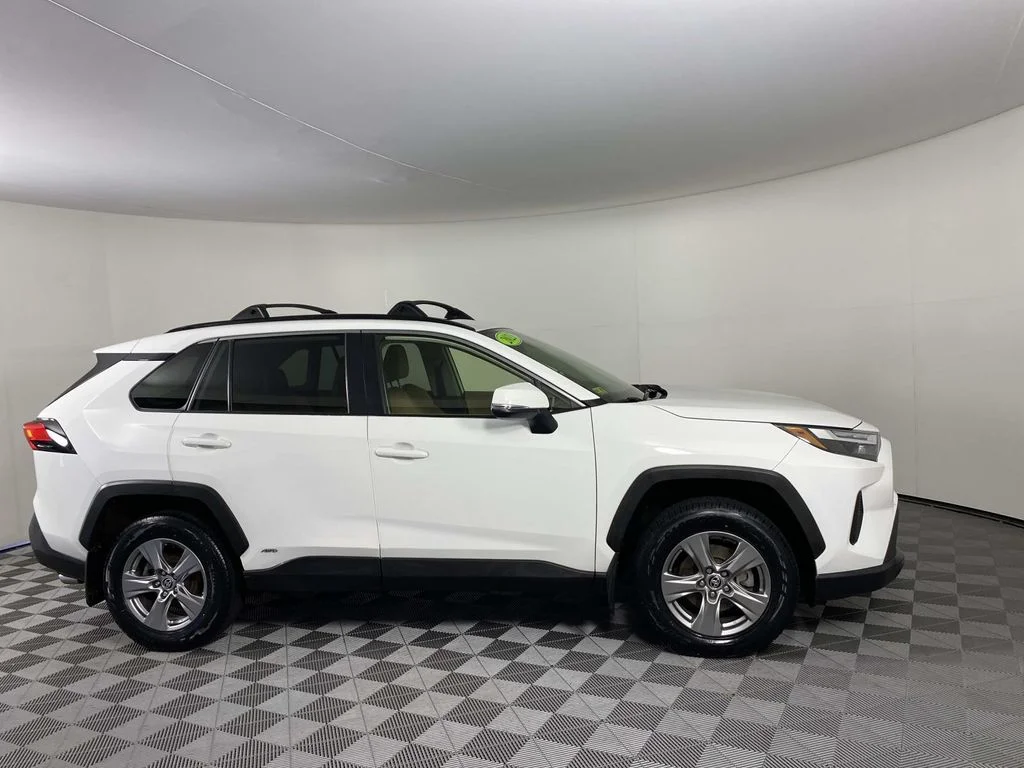 Used 2023 White Toyota XLE image 10