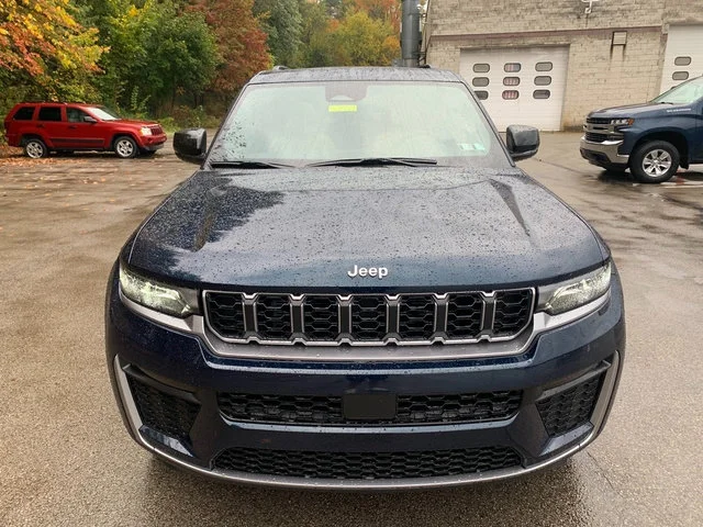 New 2027 Fathom Blue Pearlcoat Jeep Limited image 9