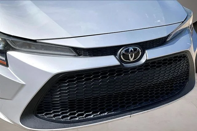 Used 2022 Silver Toyota LE image 31