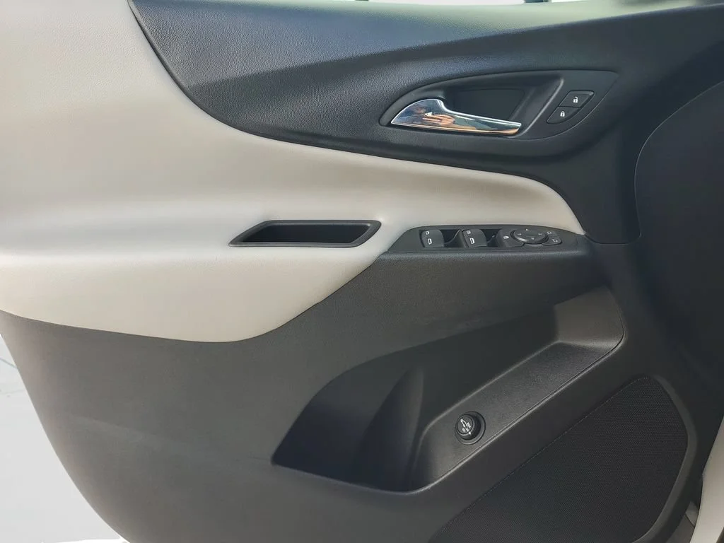 Used 2020 SUMMIT WHITE Chevrolet LT image 18