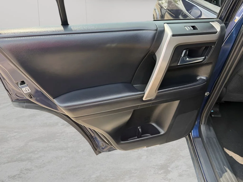 Used 2018 Nautical Blue Metallic Toyota SR5 image 8