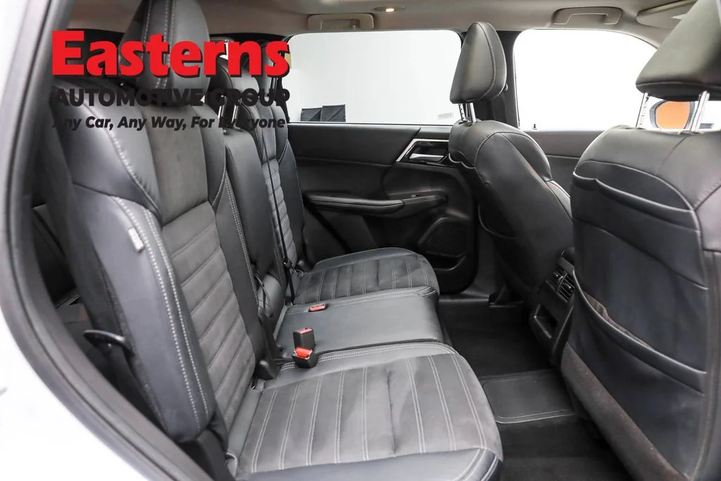 Used 2023 White Mitsubishi SE image 21