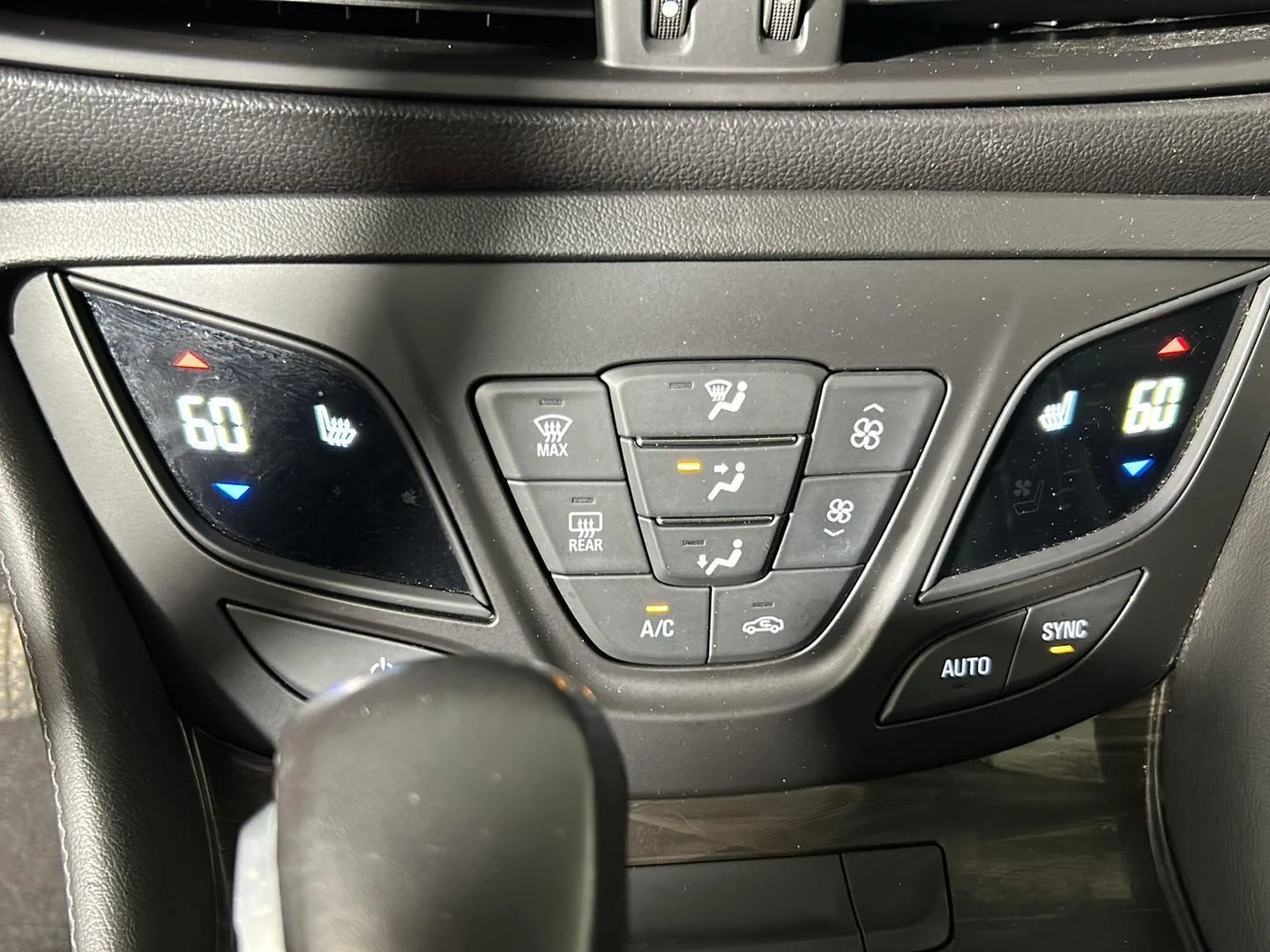 Used 2020 Espresso Buick Essence image 23