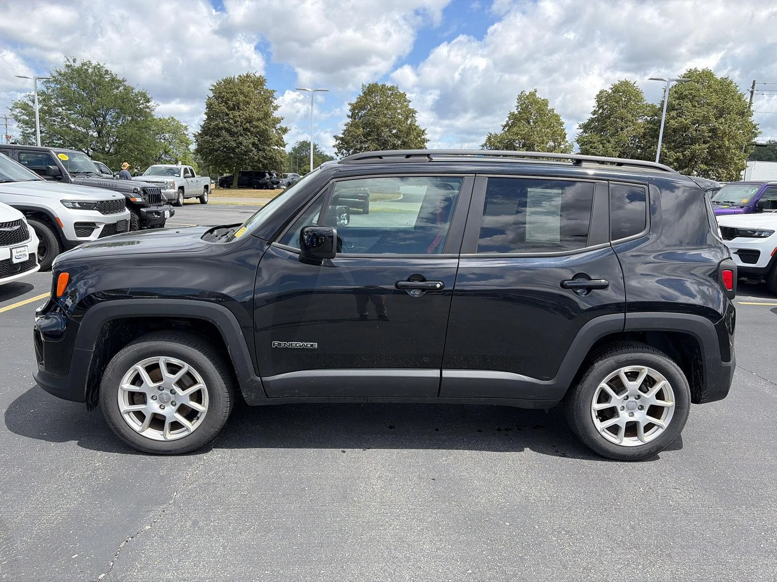 Used 2019 Black Clearcoat Jeep Latitude image 6