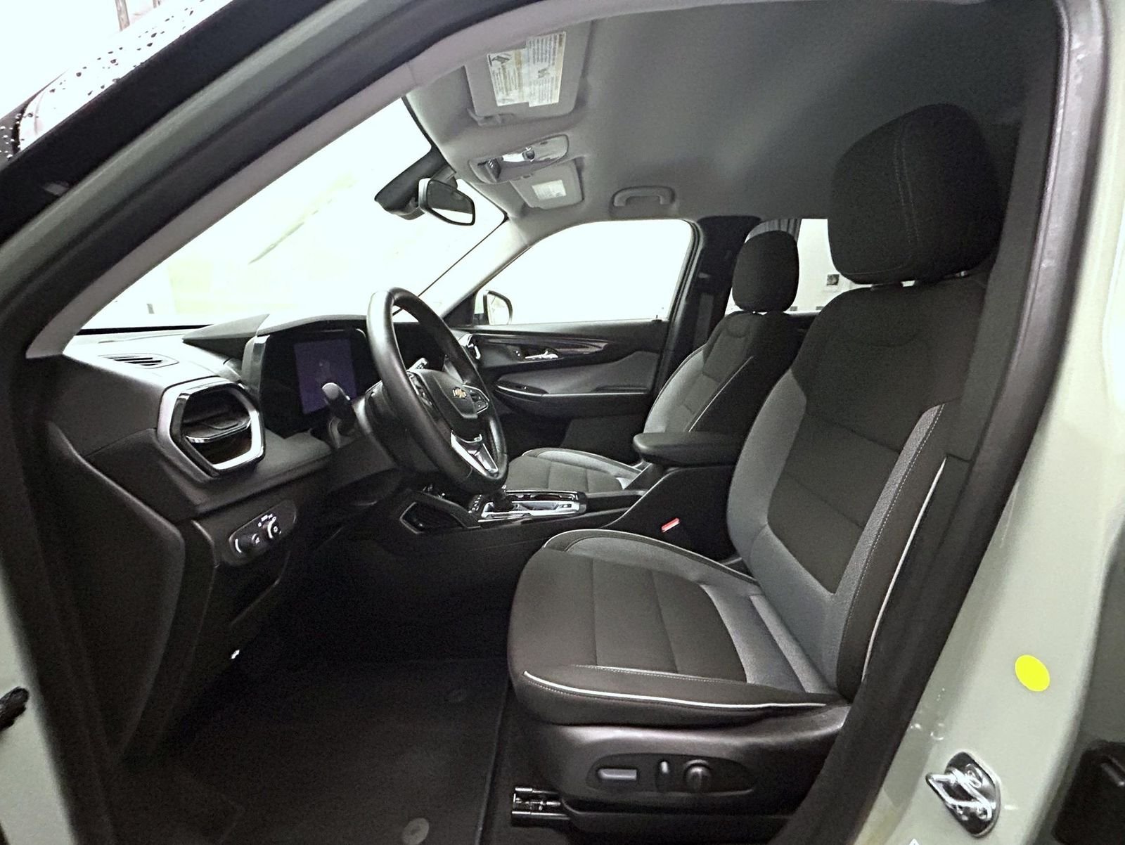 Used 2025 Green Chevrolet LT image 10
