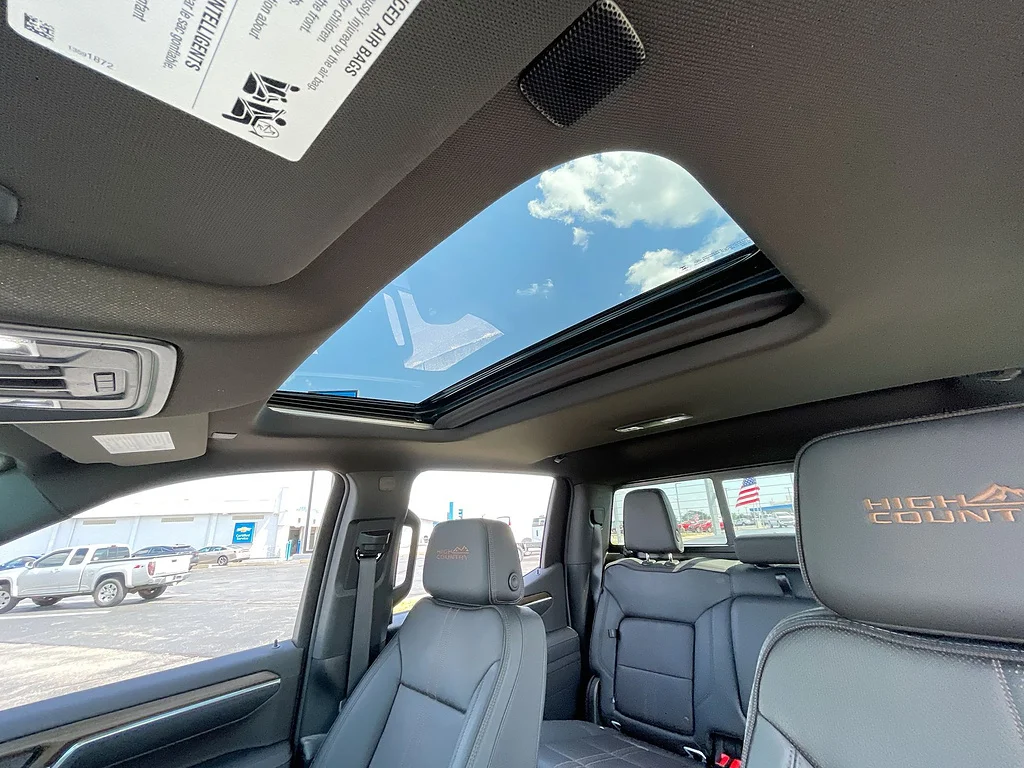 Used 2026 Polar White Tricoat Chevrolet High Country image 19