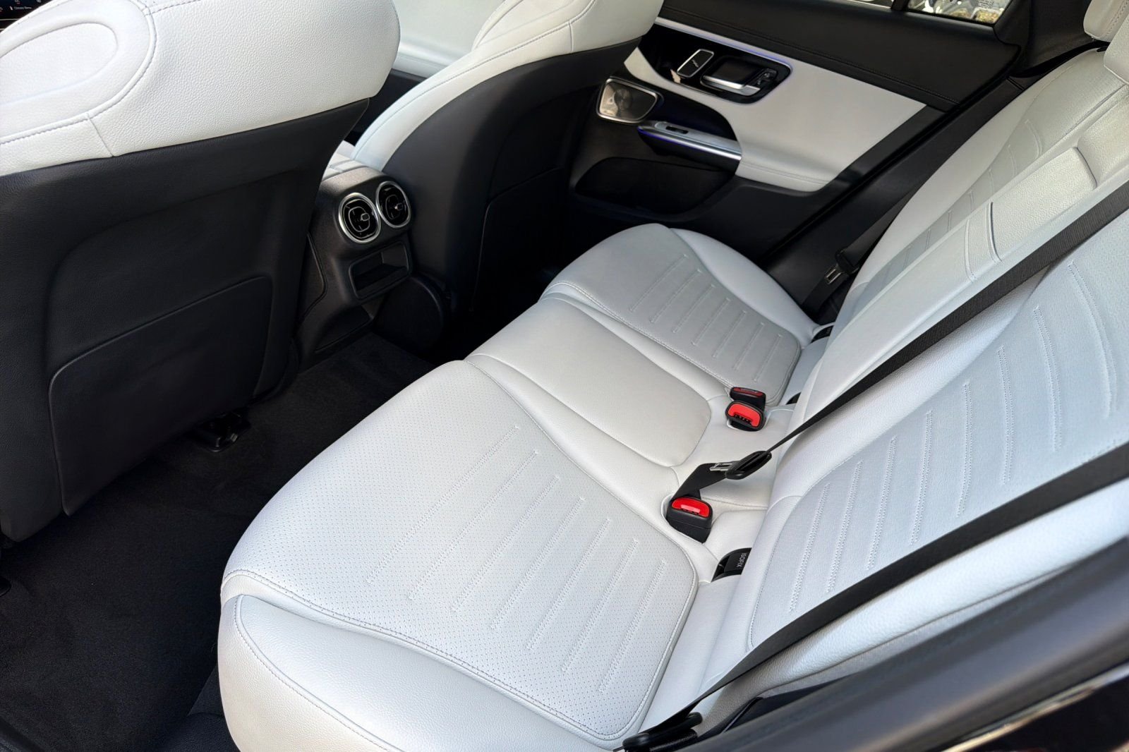 New 2026 Obsidian Black Metallic Mercedes-Benz GLC 300 image 12