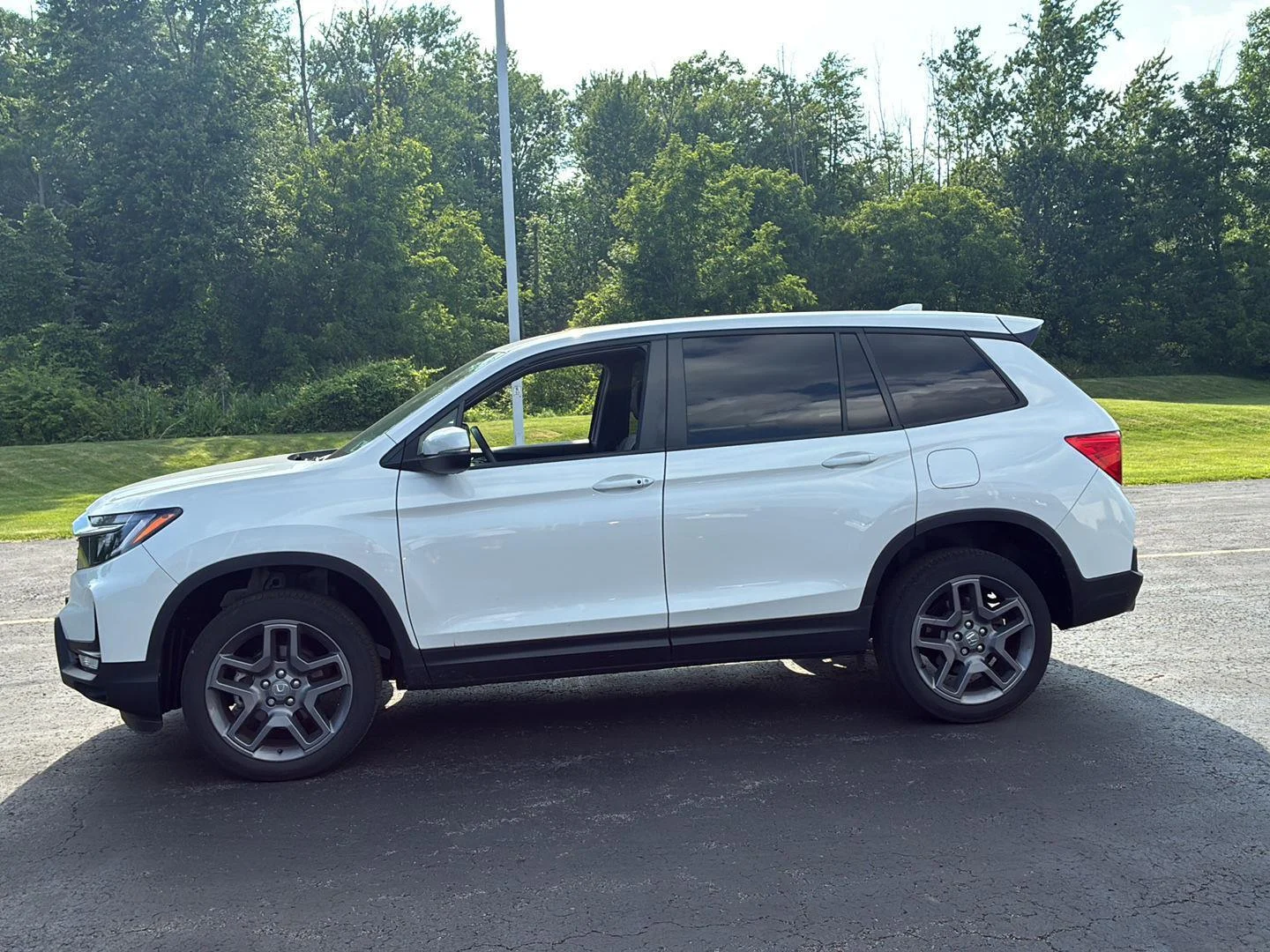 Used 2023 Platinum White Pearl Honda EX-L image 13