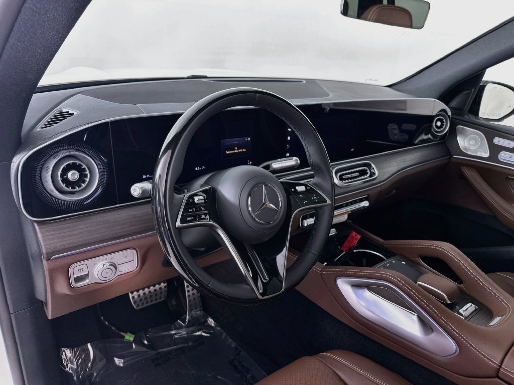 New 2027 MANUFAKTUR Moonlight White Metallic Mercedes-Benz GLS 450 image 9
