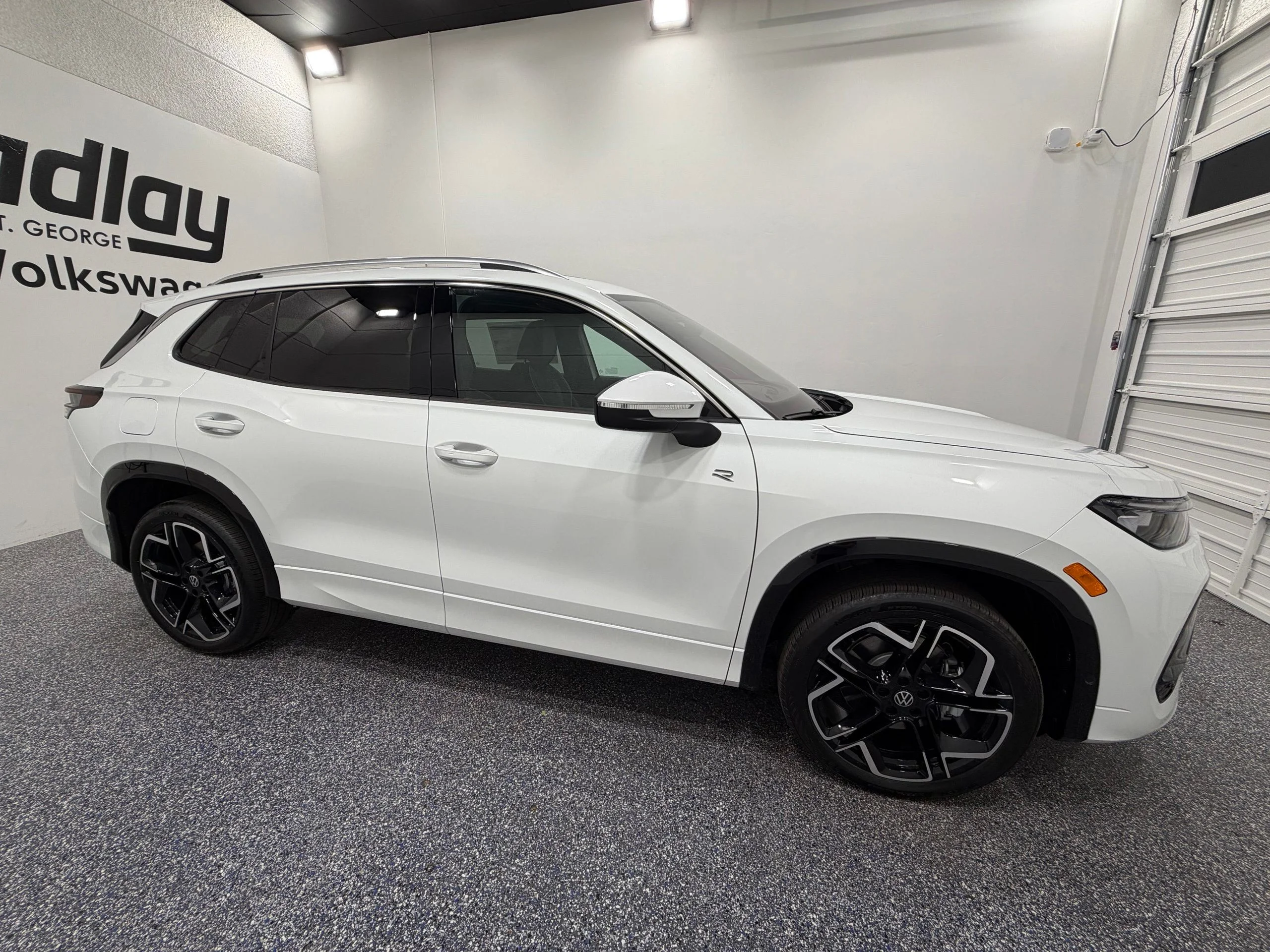 New 2026 White Volkswagen SEL R-Line Turbo image 8