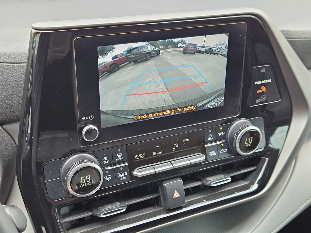 Used 2024  Toyota LE image 19
