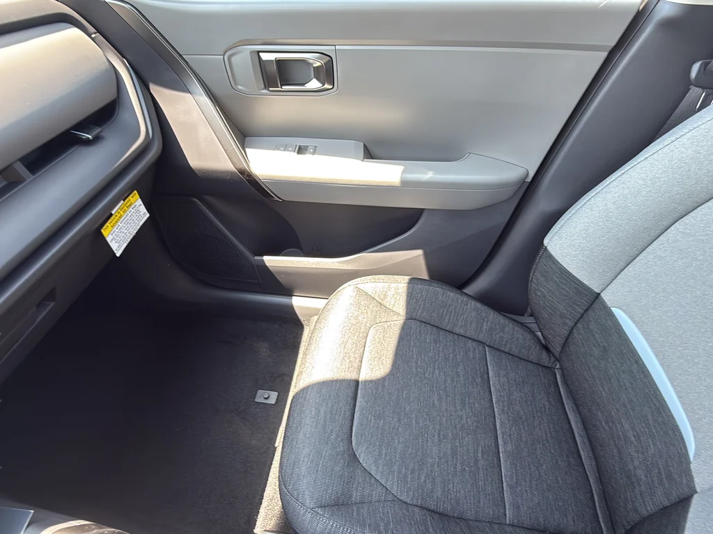 New 2027 Snow White Pearl Kia LX image 26