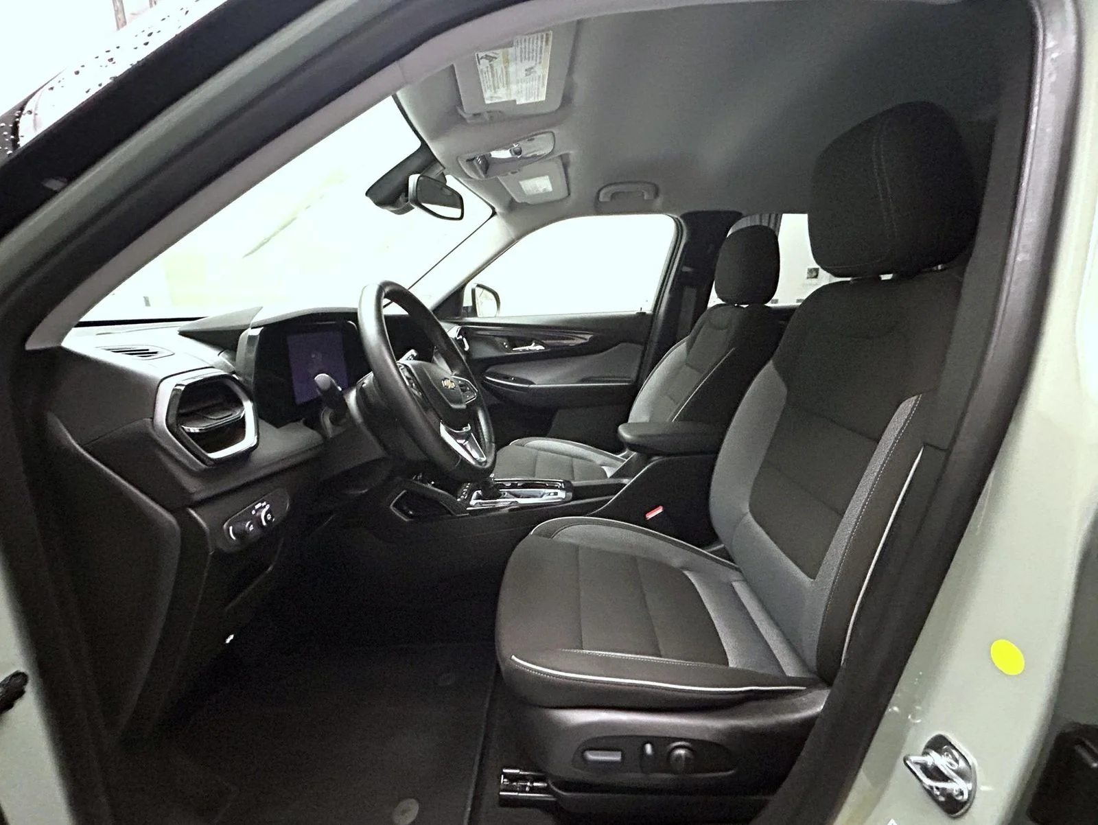 Used 2025 Green Chevrolet LT image 10