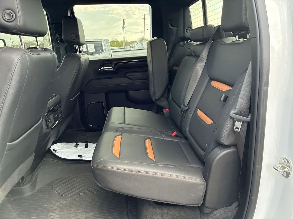 Used 2024 White GMC AT4 image 19