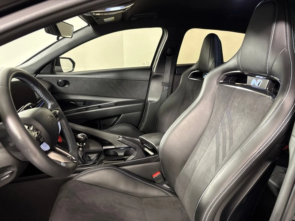 Used 2025 Black Hyundai Base image 29