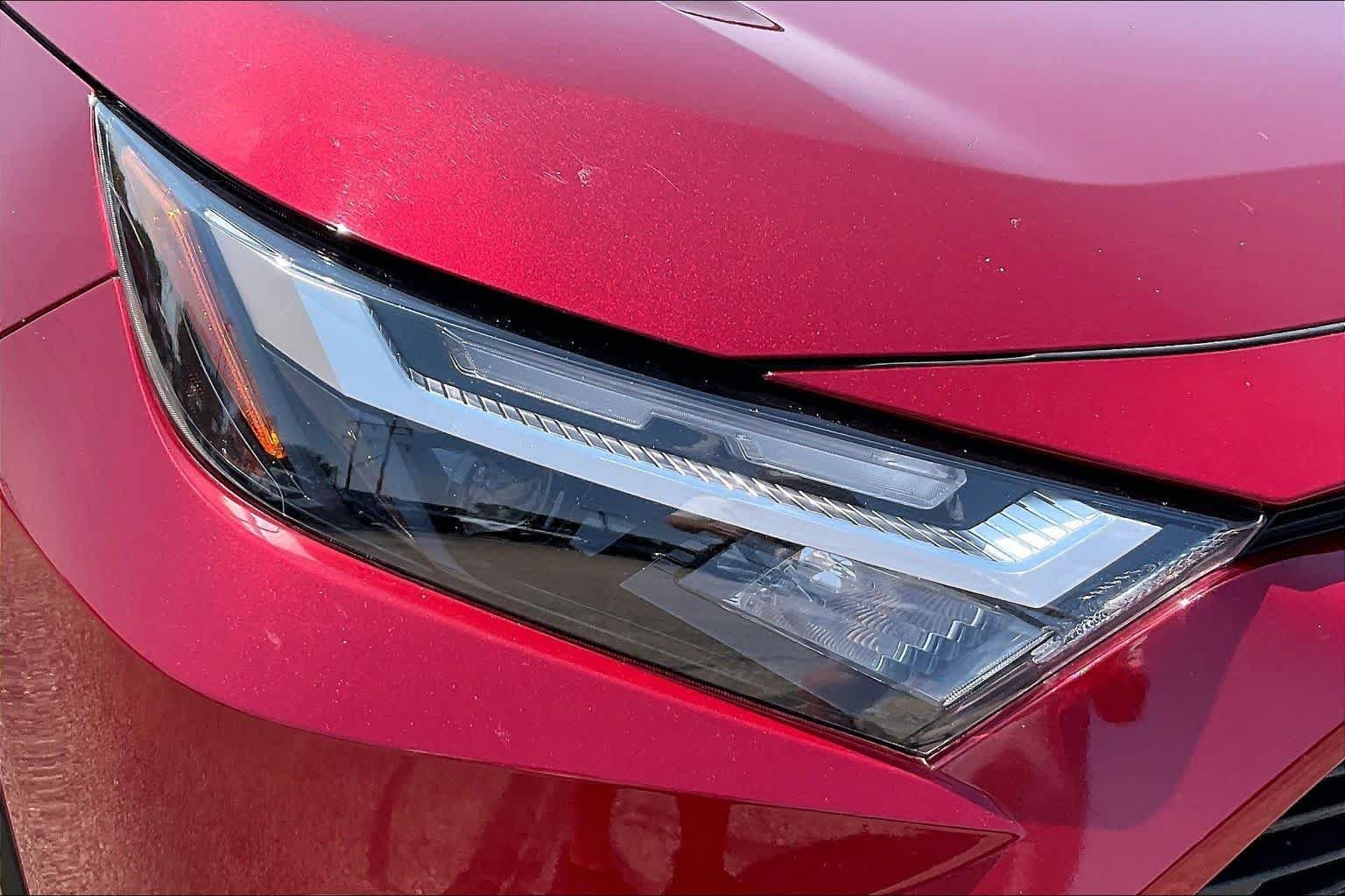 Used 2025 Ruby Flare Pearl Toyota XLE image 27