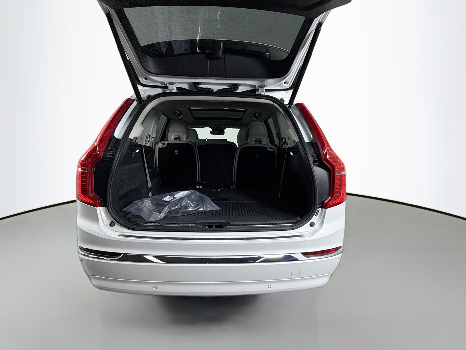 2025 Volvo XC90 Plus - Photo 27