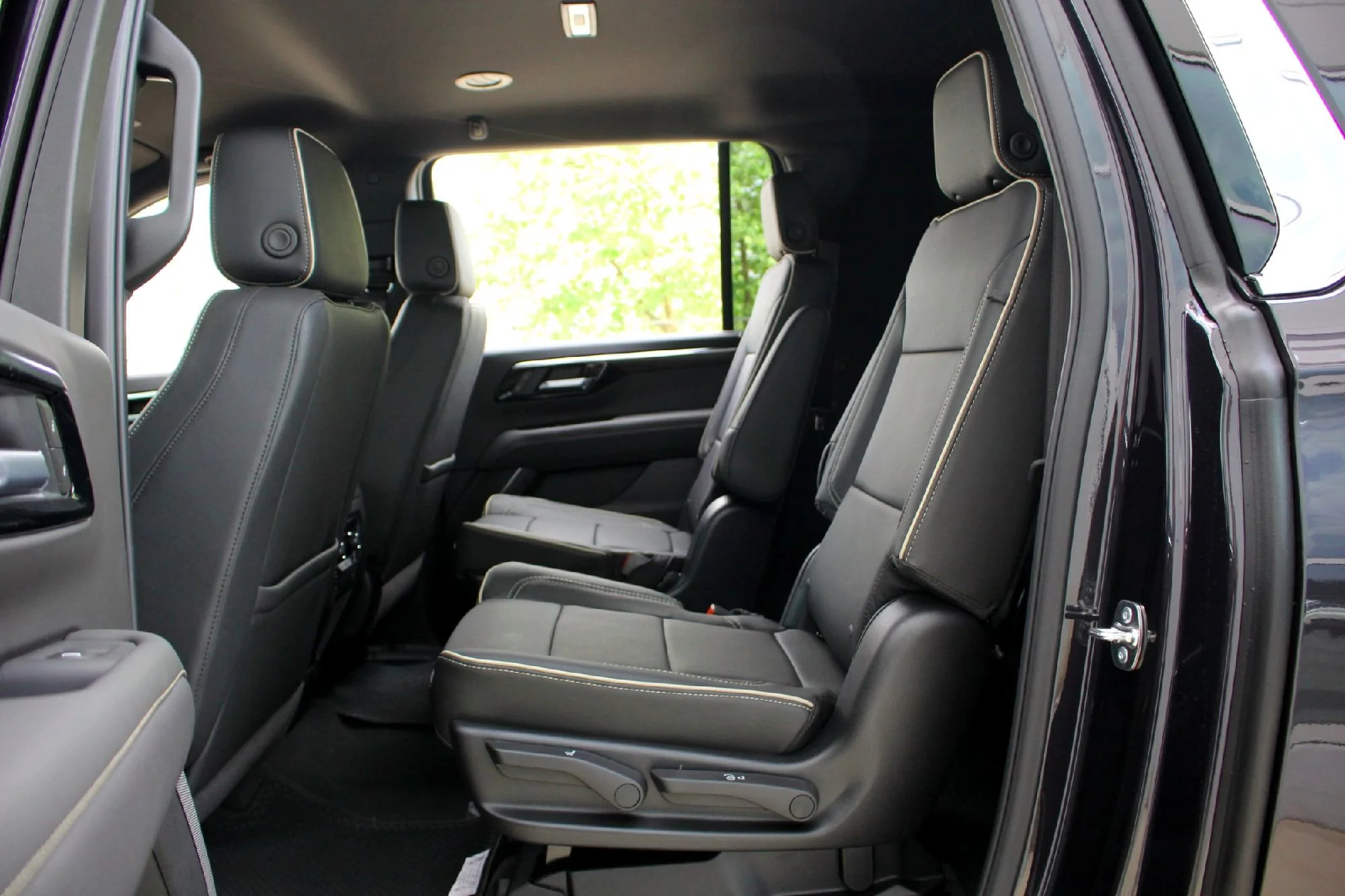 2026 Chevrolet Suburban Premier - Photo 17