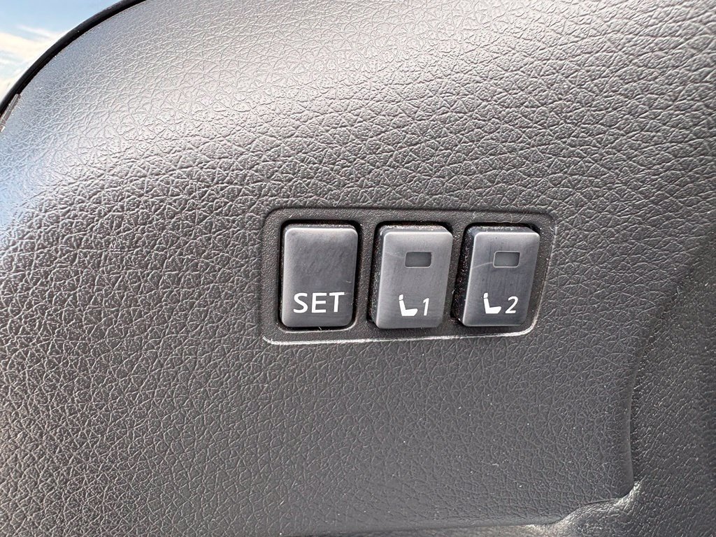 Used 2022 White Nissan SV image 23