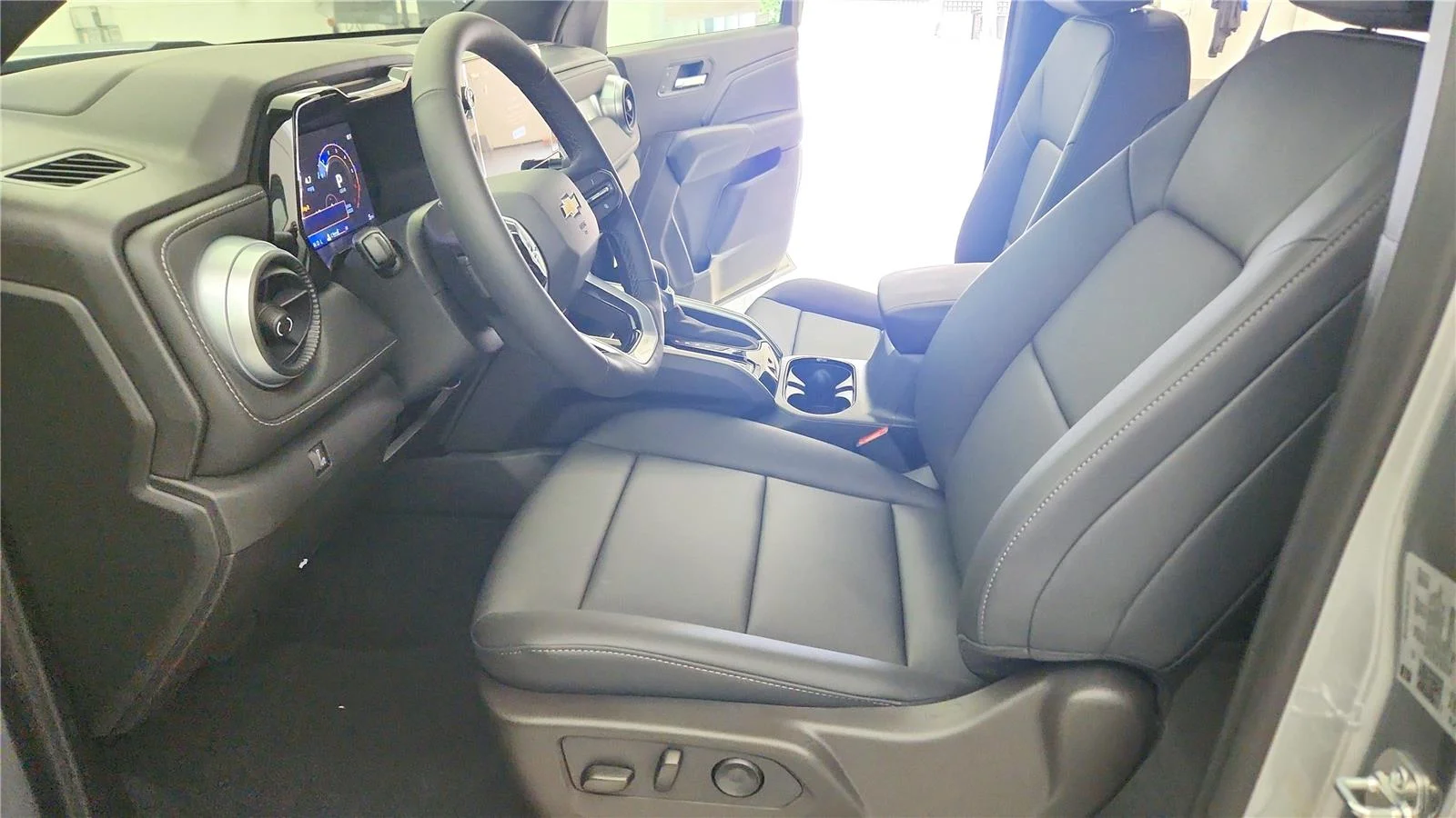 2026 Chevrolet Colorado LT - Photo 23