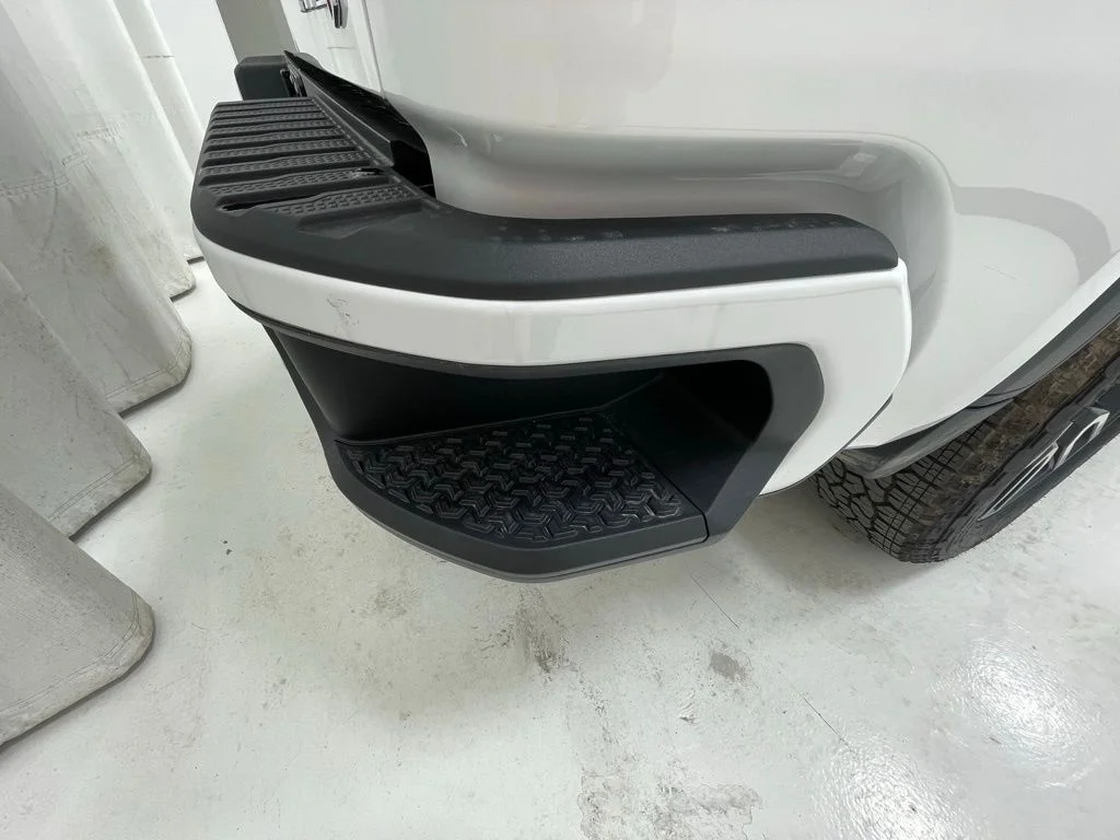 New 2026 White GMC AT4 image 8
