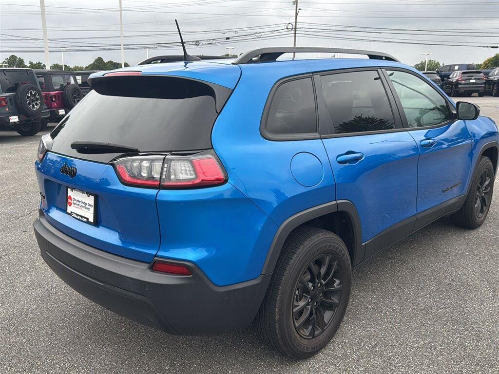 Used 2023 Hydro Blue Pearlcoat Jeep Altitude Lux image 5