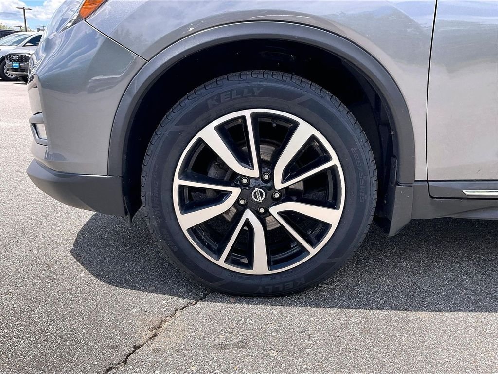 Used 2019 Gun Metallic Nissan SL image 7