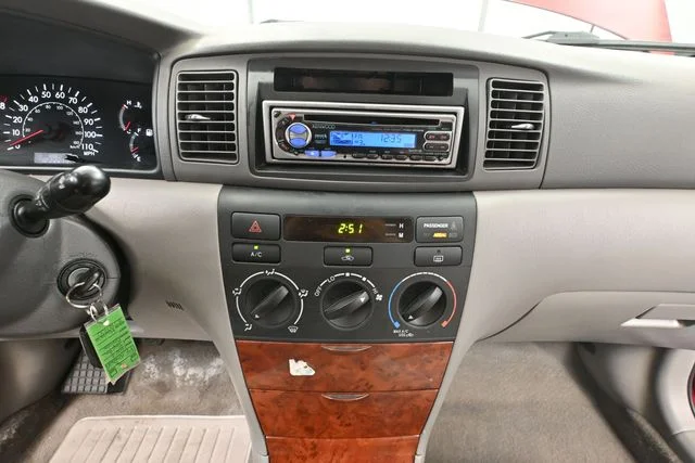 Used 2007 Red Toyota LE image 26