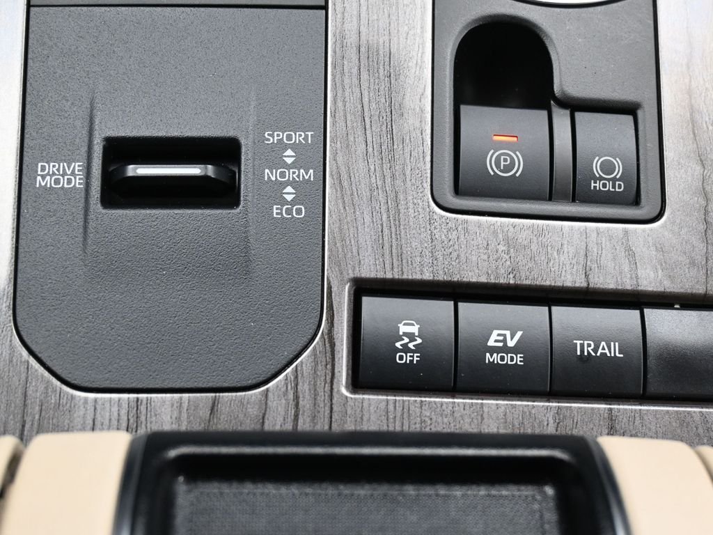 Used 2022  Toyota Limited image 27