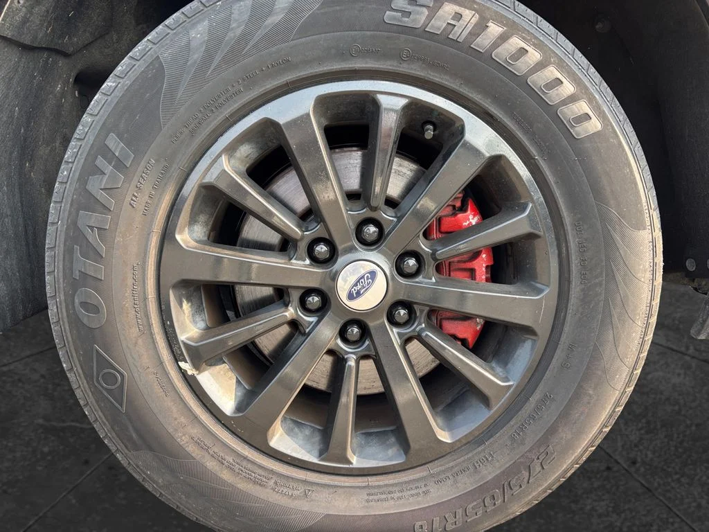 Used 2020 Black Ford XLT image 9