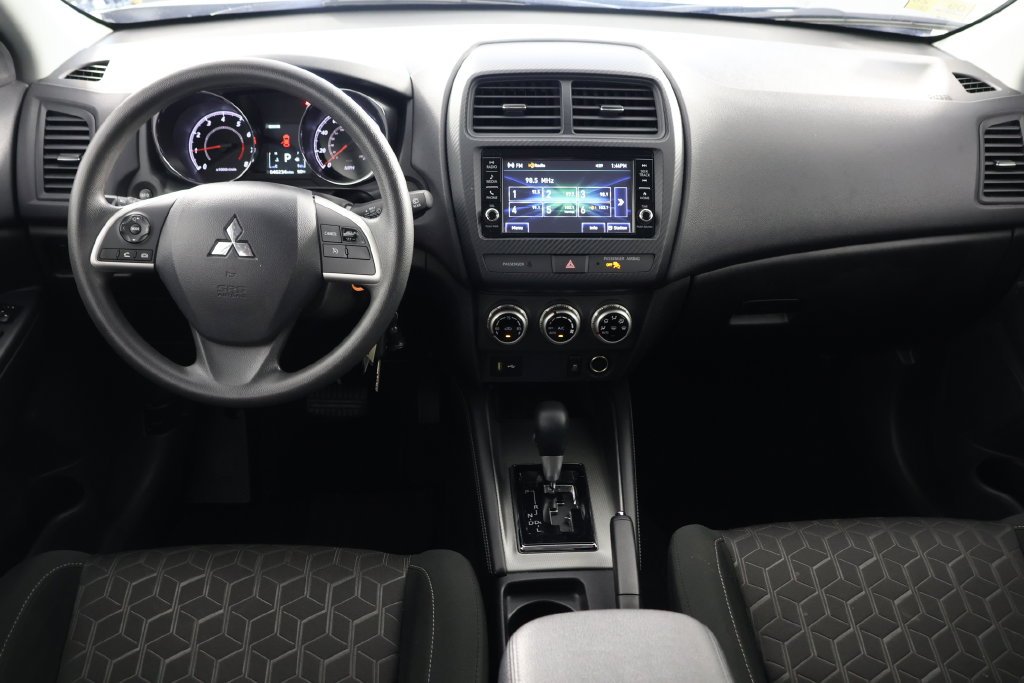 Used 2024  Mitsubishi 2.0 ES image 2