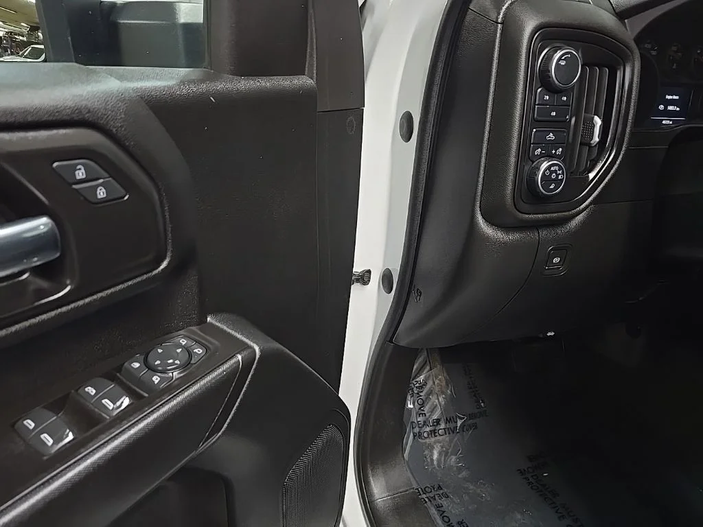 Used 2021 White Chevrolet Custom image 27