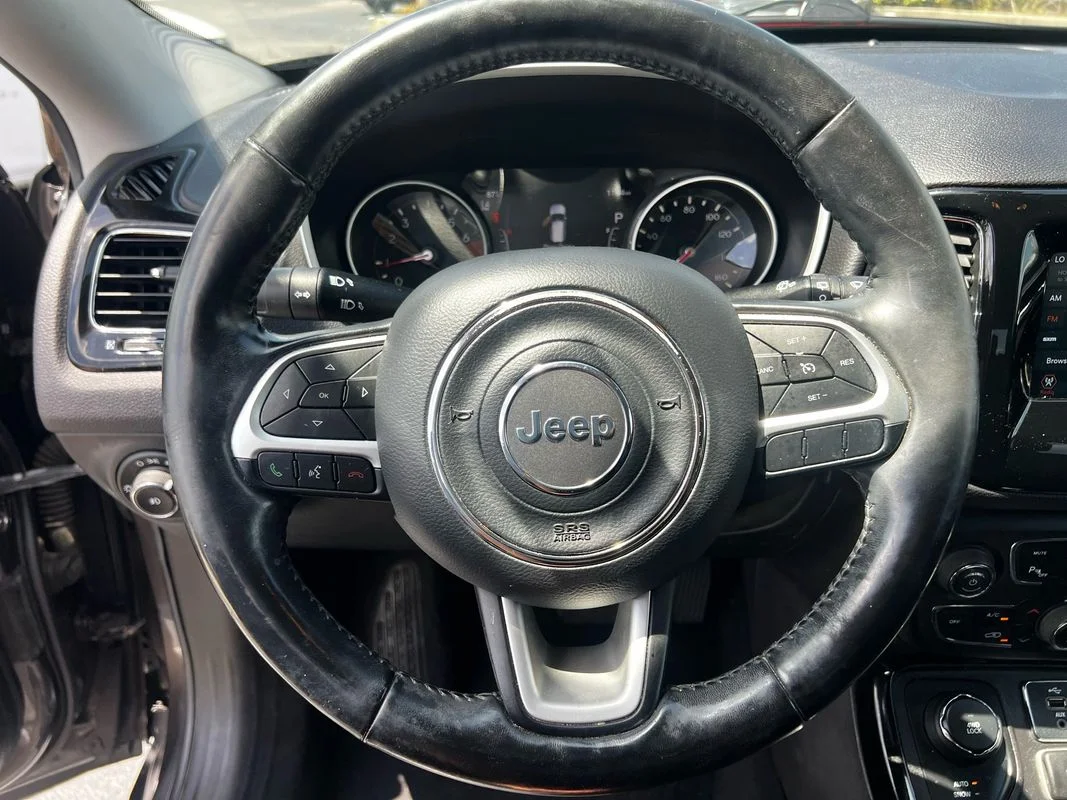Used 2018  Jeep Altitude 4x4 image 18