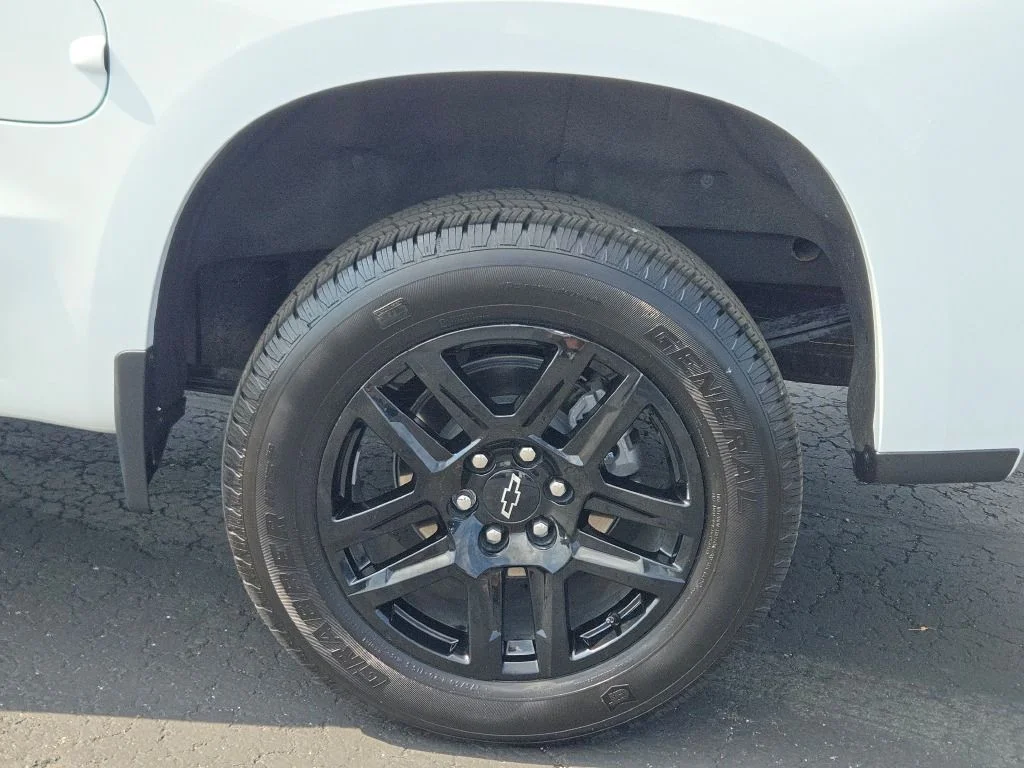 Used 2025 White Chevrolet RST image 16