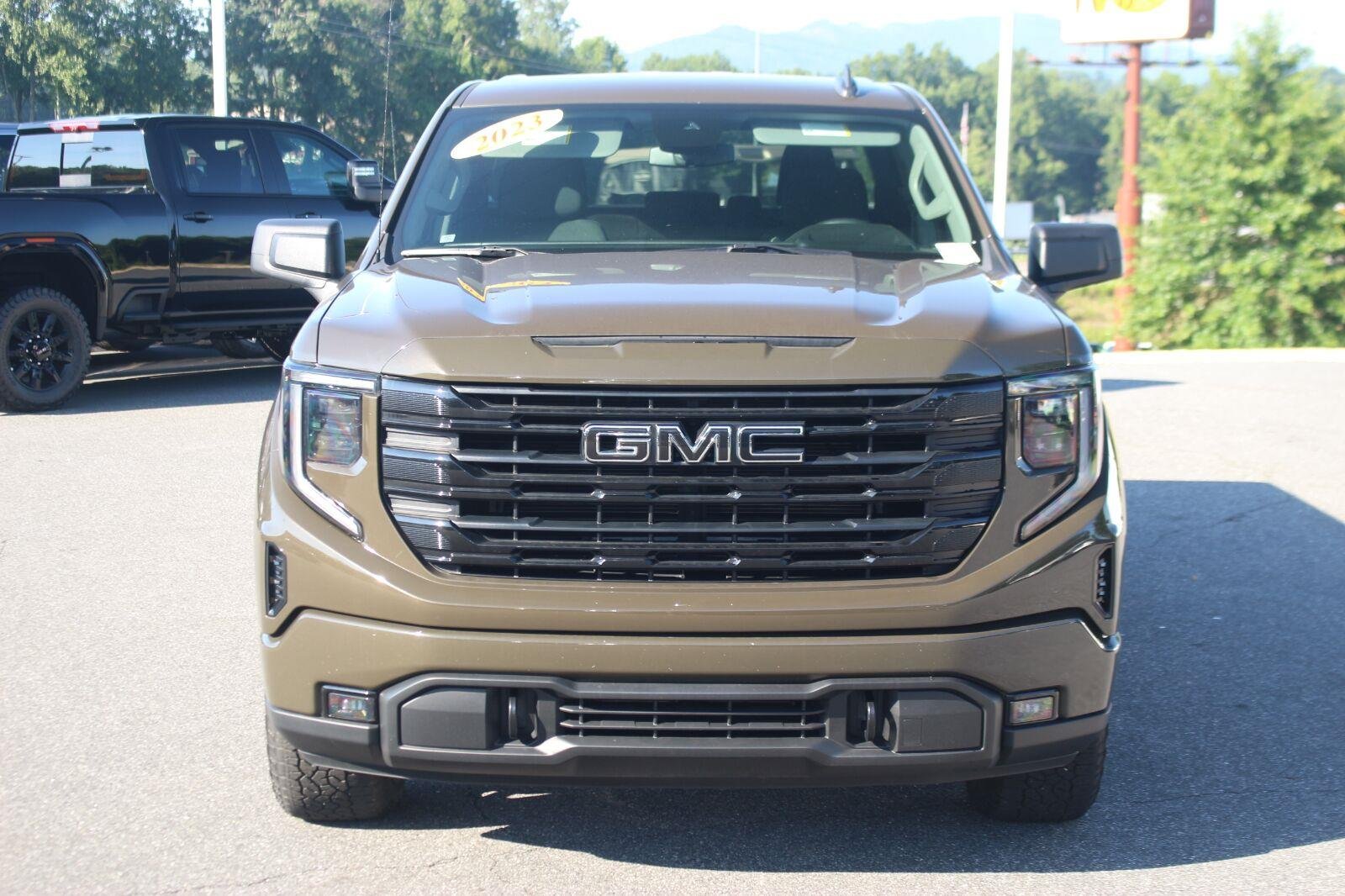 Used 2023 Deep Bronze Metallic GMC Elevation image 2