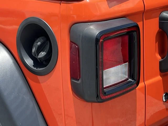 Used 2019  Jeep Sport S image 12