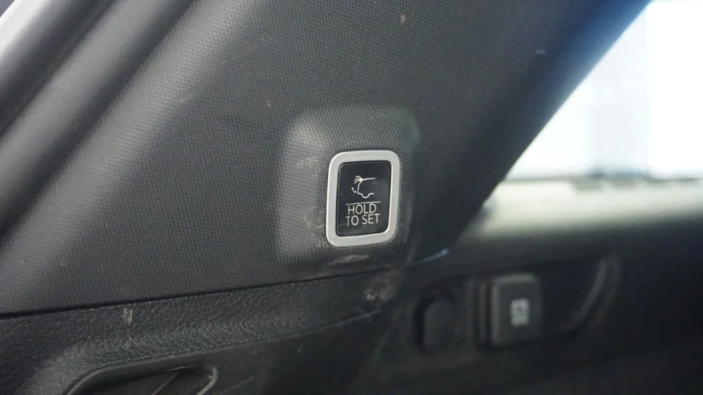 Used 2022 Silver Jeep Summit image 16