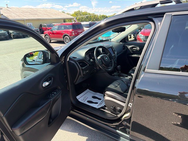 Used 2019 Black Jeep Trailhawk image 19