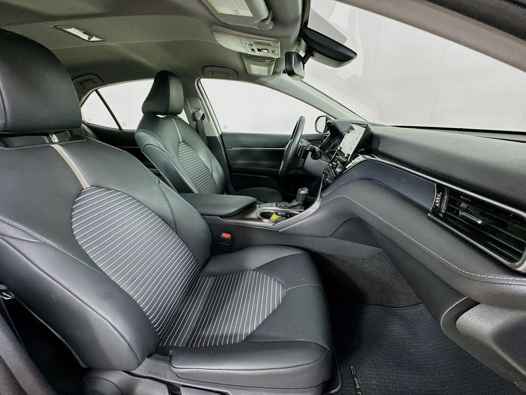 Used 2024 Ice Toyota SE image 32